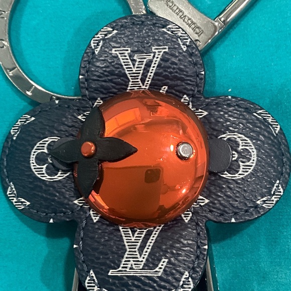 LOUIS VUITTON CHARM Bag charm vivienne kenkenjp Pop-up Exclusive - Picture 4 of 8